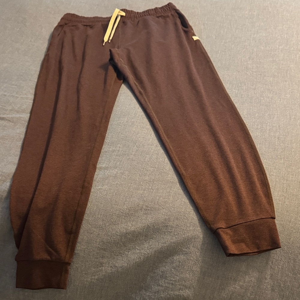 Vuori performance joggers, Heather burgund small regular length